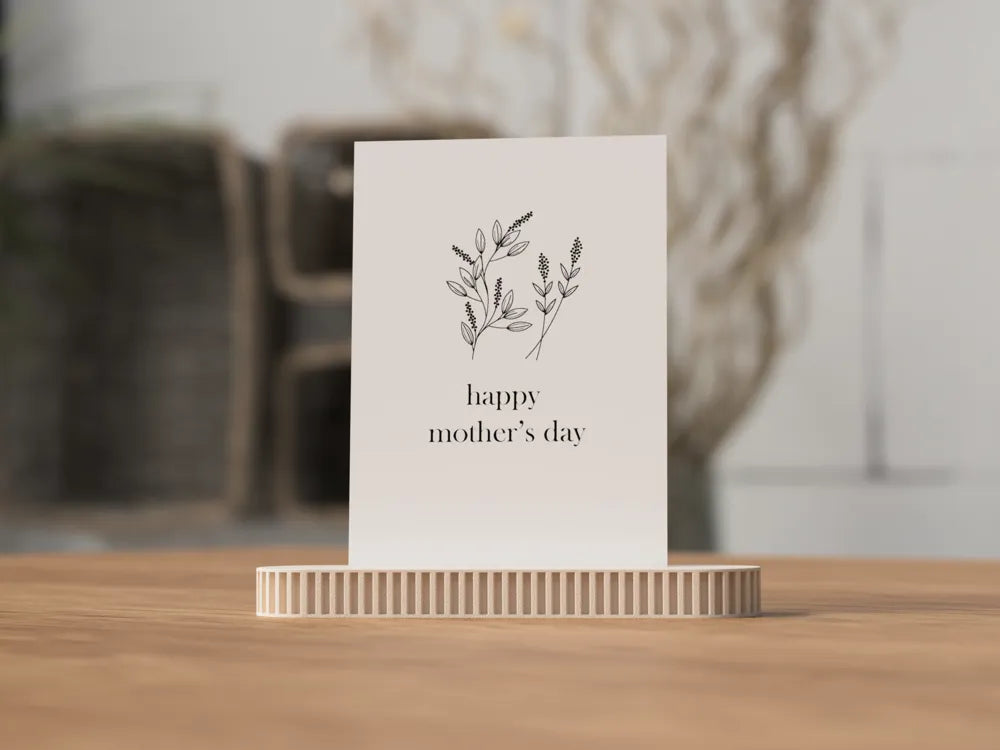 Nordlyder Flora kort- og billedholder i træ med plads til kort og billeder, elegant og funktionelt kontor- eller hjemmedekoration.