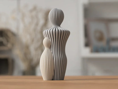 Familiefigur i nordisk design fra NorthLayer, træfigurer af forældre og børn i minimalistisk stil.