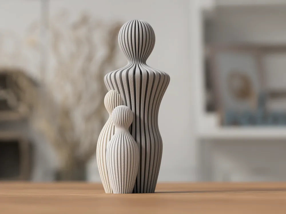 Familiefamiliefigur i nordisk design fra NorthLayer, viser en familie med fire personer i moderne stil.