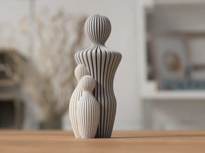 Familiefamiliefigur i nordisk design fra NorthLayer, viser en familie med fire personer i moderne stil.