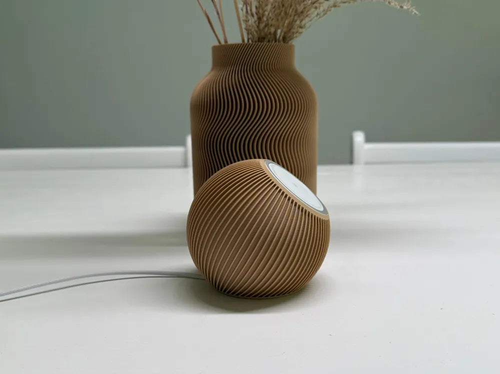 Nordic MagSafe-stand fra NorthLayer, trådløs opladerholder til iPhone, med justerbar vinkel og moderne design.
