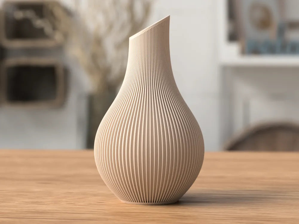 Nordic Flow™ dekorativ vase fra NorthLayer, glat keramik med moderne design, perfekt til blomster eller som pynt.
