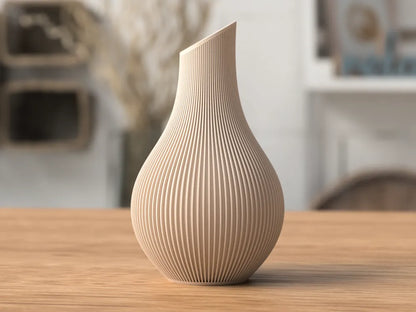 Nordic Flow™ dekorativ vase fra NorthLayer, glat keramik med moderne design, perfekt til blomster eller som pynt.