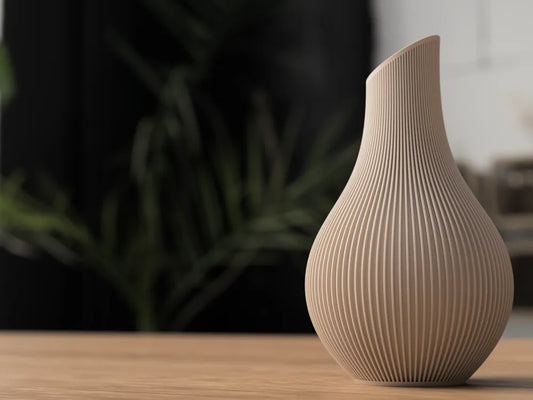 Nordic Flow™ dekorativ vase fra NorthLayer i elegant design med glat overflade og moderne stil, perfekt til blomsterdekoration.