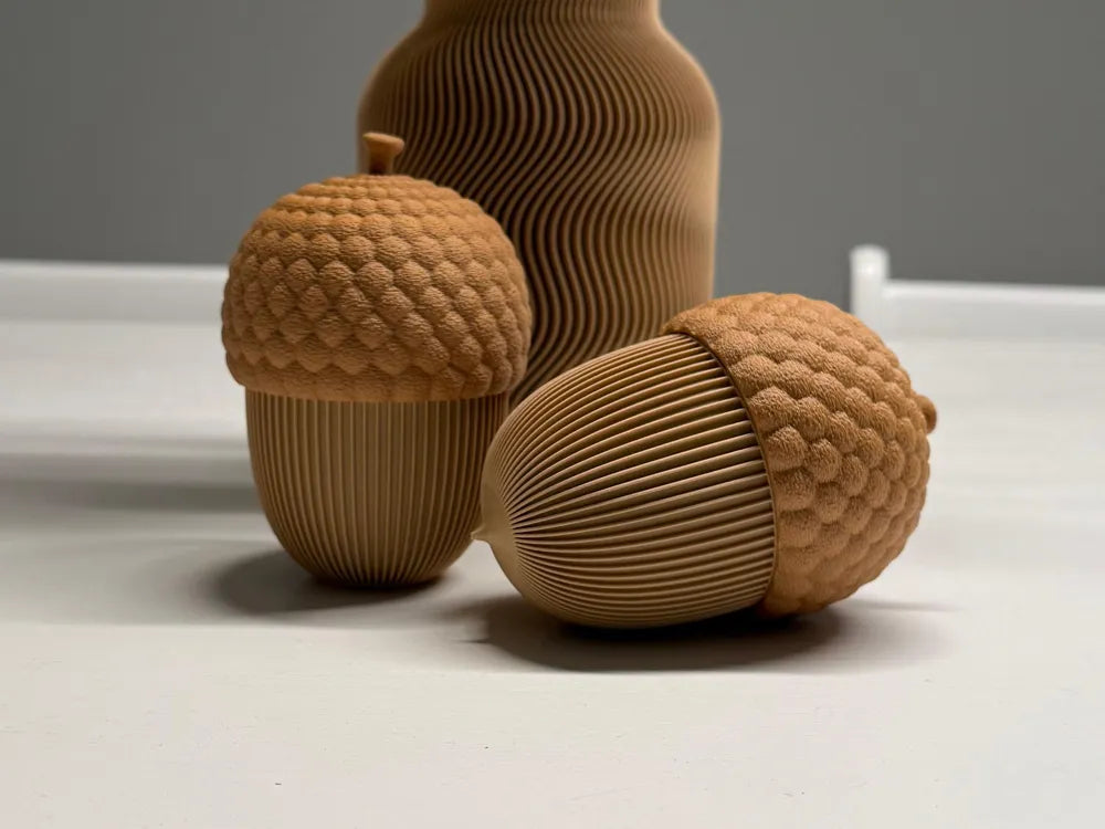 Nordic Acorn dekorativt agern med opbevaringsrum, fra NorthLayer, naturligt trædesign til hjemmet.