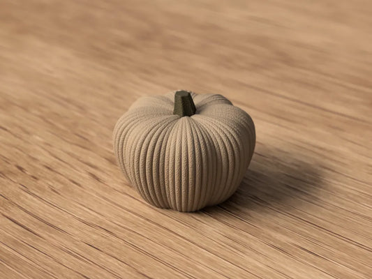 Nordic Pumpkin™ dekorativt græskar fra NorthLayer med orange farve og tekstur, ideel til efterårsdekorationer.