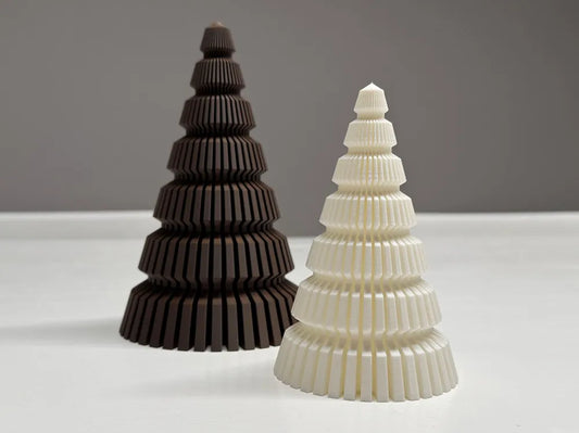 Nordic Fir™ juletræ fra NorthLayer, dekorativt og grønt med detaljerede grene og nåle til juledekorationer.